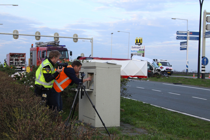Dode en meerdere gewonden bij ernstig verkeersongeval