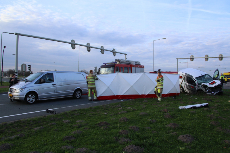 Dode en meerdere gewonden bij ernstig verkeersongeval
