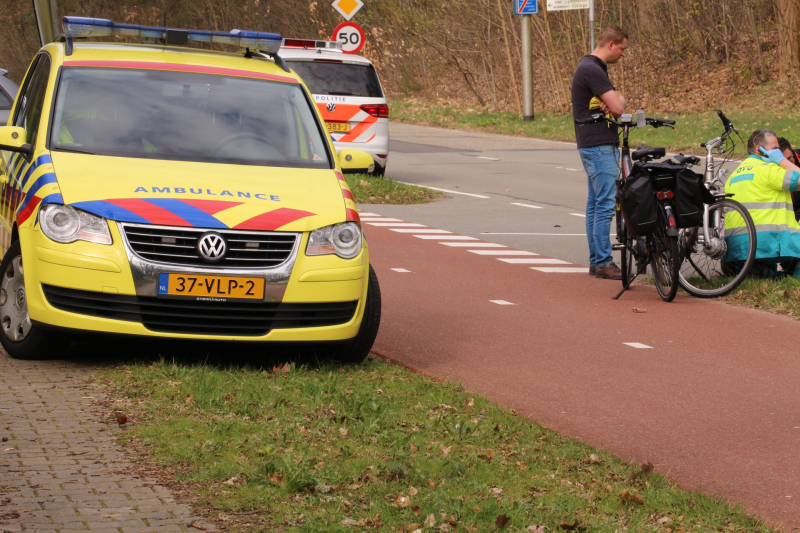 Fietsster gewond na botsing met auto