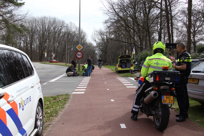 Fietsster gewond na botsing met auto