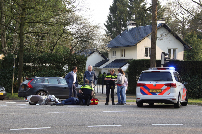 Overstekende bromfietster aangereden