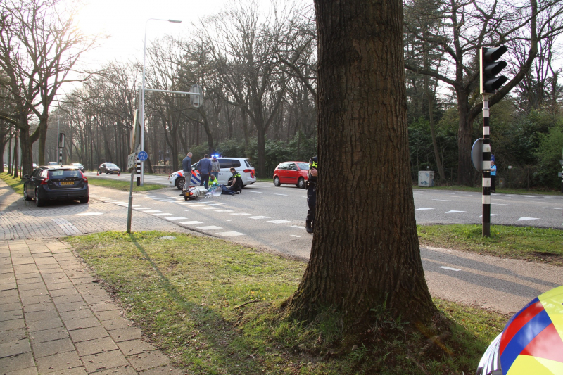 Overstekende bromfietster aangereden