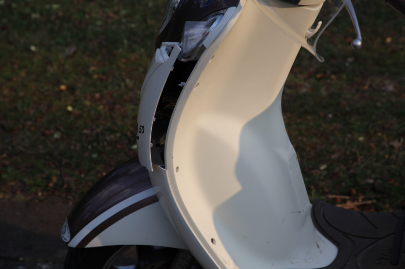 Overstekende bromfietster aangereden