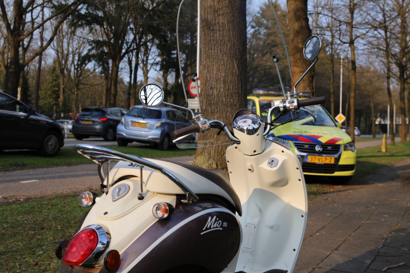 Overstekende bromfietster aangereden