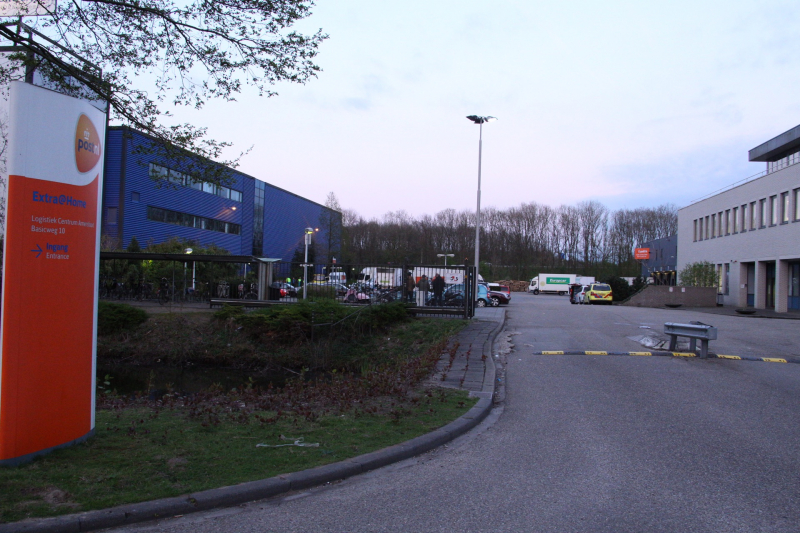 Vrachtwagen lekt onbekende vloeistof