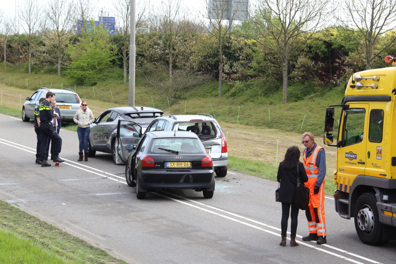 Forse schade bij kop-staartbotsing met 5 auto's