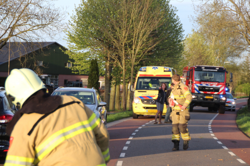 Motorrijder raakt zwaargewond na botsing tegen boom