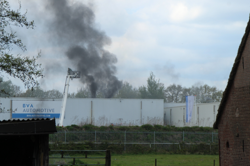 Veel rookontwikkeling bij zeer grote brand