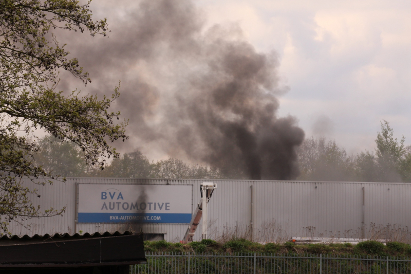 Veel rookontwikkeling bij zeer grote brand