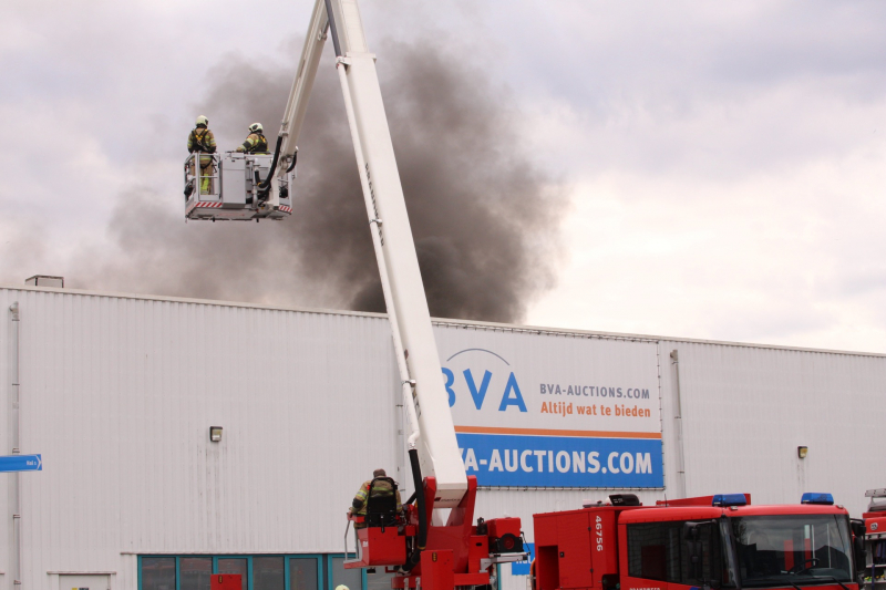 Veel rookontwikkeling bij zeer grote brand