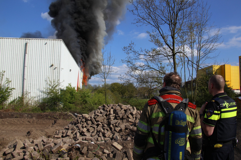 Veel rookontwikkeling bij zeer grote brand