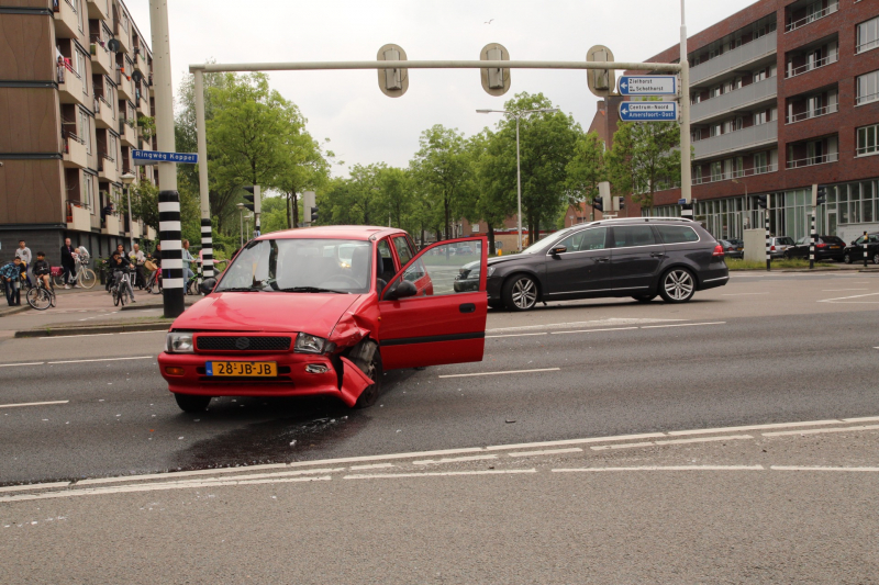 Veel schade na botsing op kruising