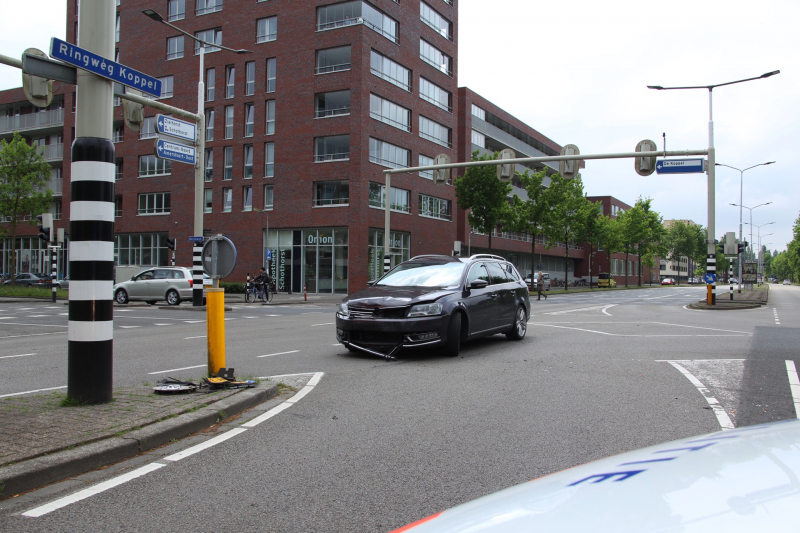 Veel schade na botsing op kruising