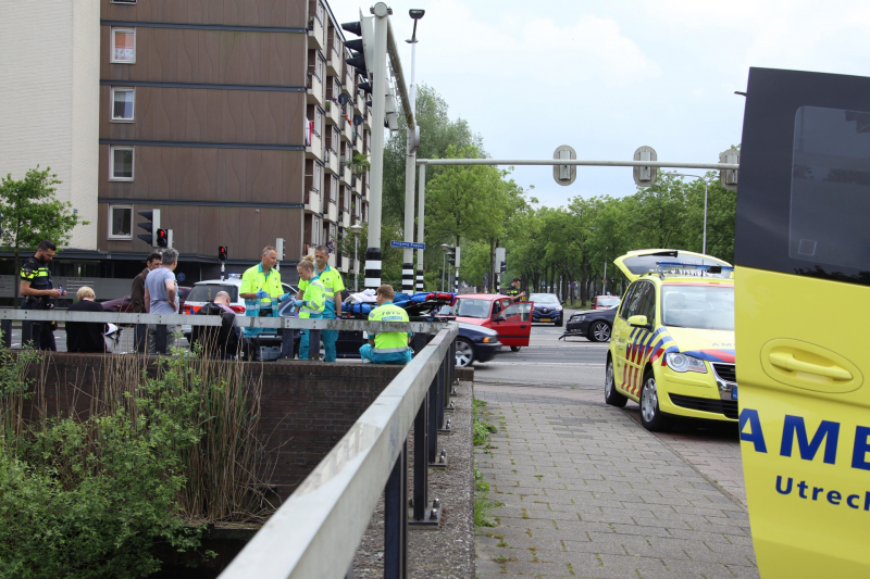 Veel schade na botsing op kruising