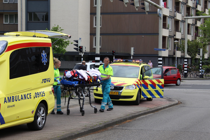 Veel schade na botsing op kruising