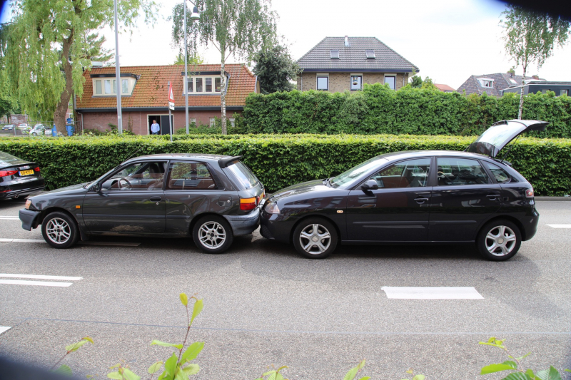 Kind krijgt troostbeertje na kop-staartbotsing