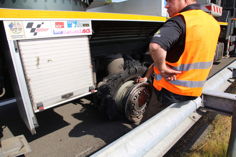 Afrit afgesloten door defecte vrachtwagen