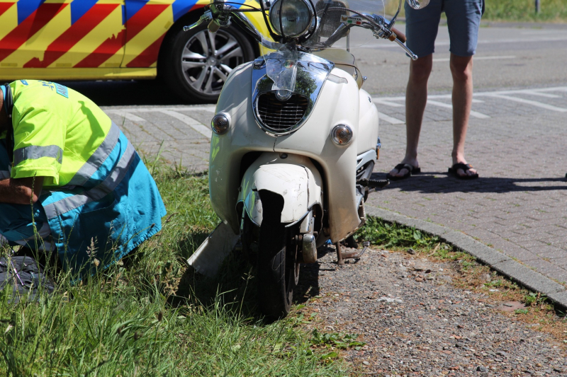 Scooterrijder gewond na botsing met auto