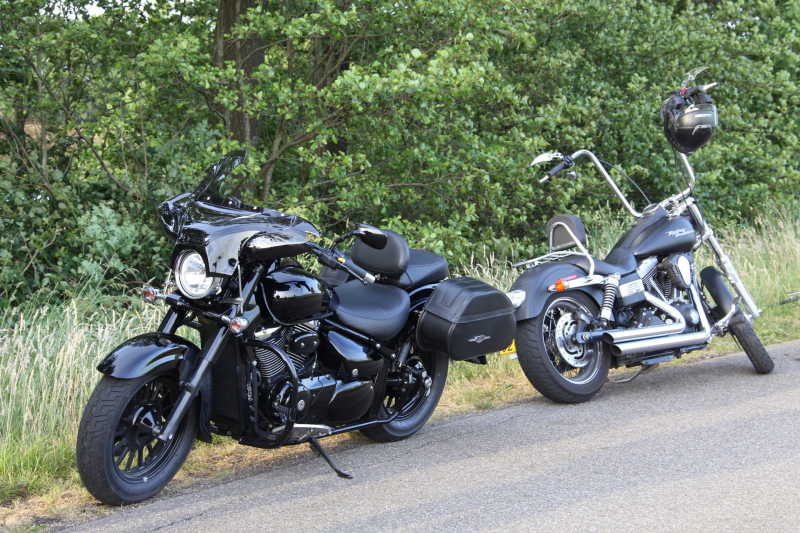 Wielrenners gewond na botsing met motorrijders