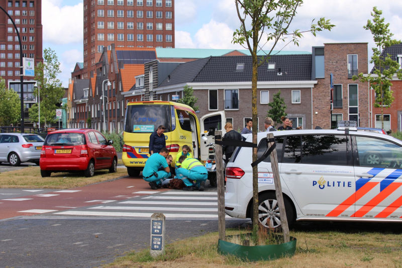 Scooterrijdster gewond na botsing met auto