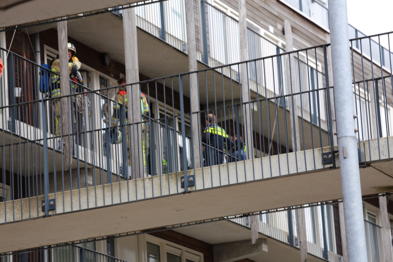Deur opengeramt voor pannetje op het vuur