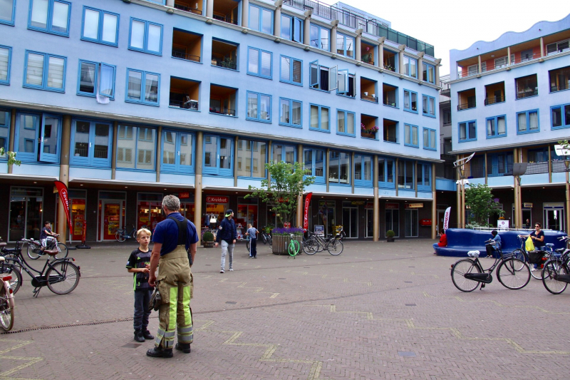 Deur opengeramt voor pannetje op het vuur