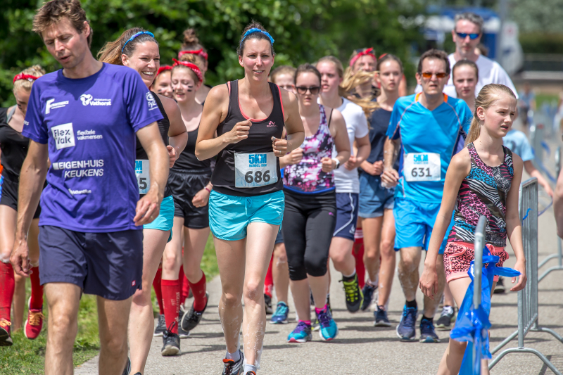 Grote opkomst bij eerste Bubbel Run in Nederland