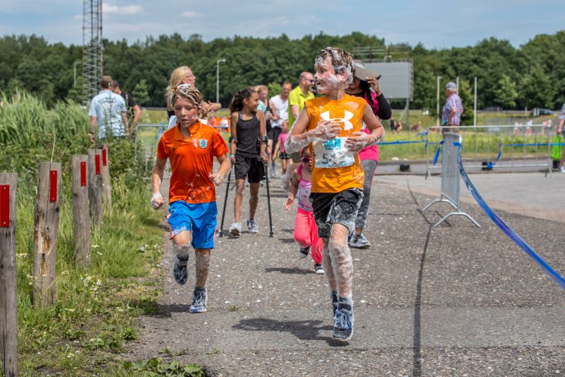 Grote opkomst bij eerste Bubbel Run in Nederland