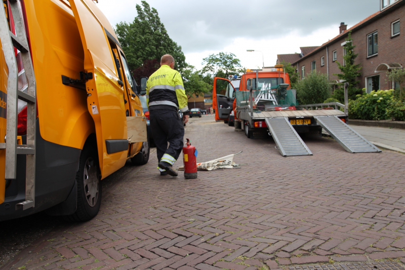Waterbreuk zorgt voor gat in wegdek