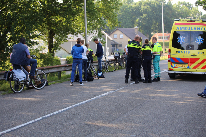 Fietser slaat over de kop en raakt ernstiger gewond