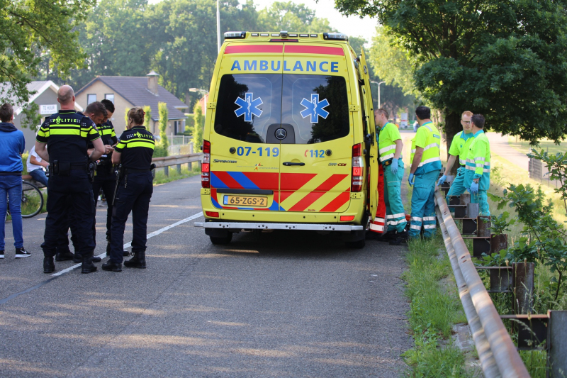 Fietser slaat over de kop en raakt ernstiger gewond