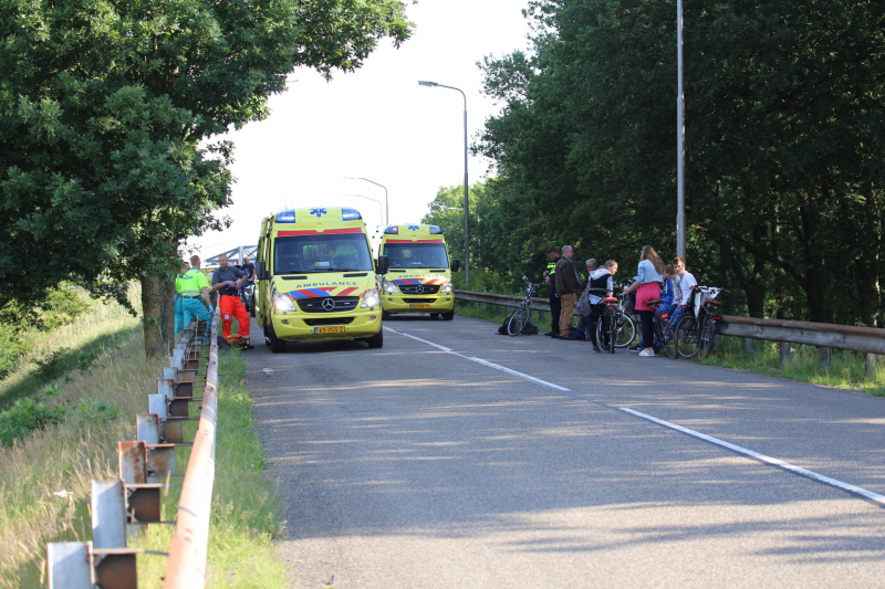 Fietser slaat over de kop en raakt ernstiger gewond