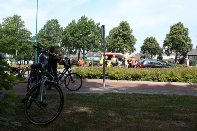 E-bikester gewond na botsing met auto
