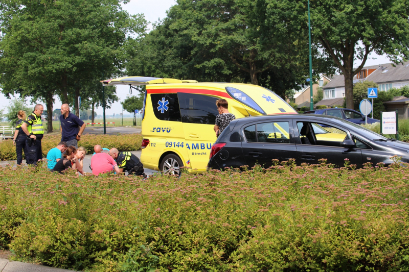 E-bikester gewond na botsing met auto