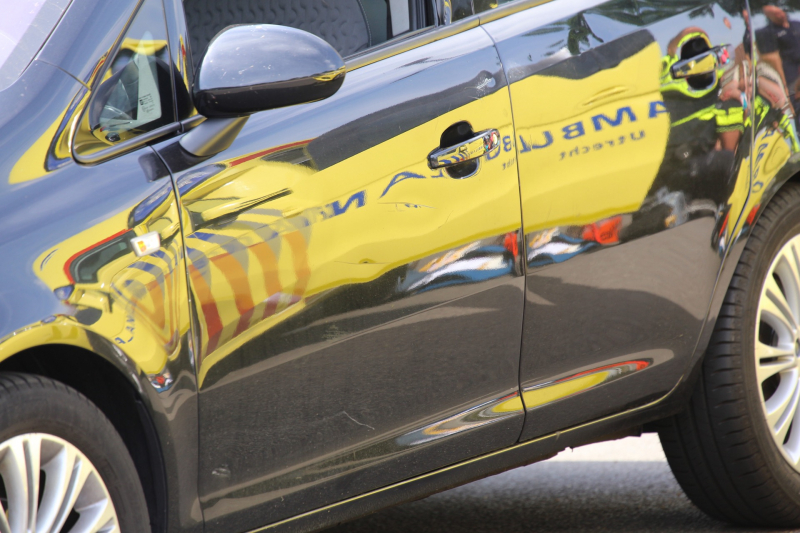 E-bikester gewond na botsing met auto