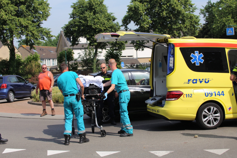 E-bikester gewond na botsing met auto