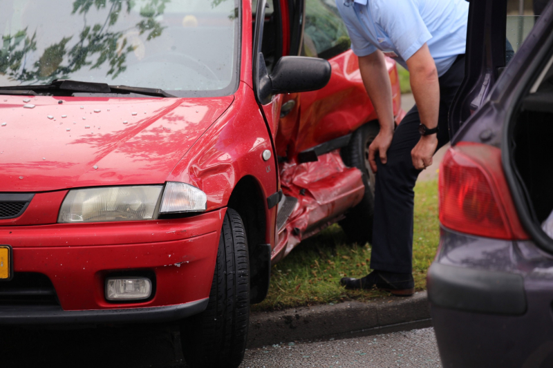 Twee gewonden na flinke crash