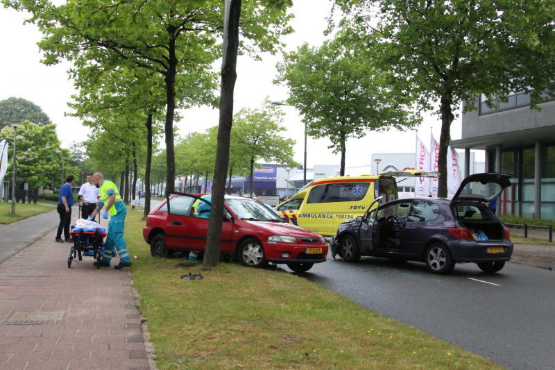 Twee gewonden na flinke crash