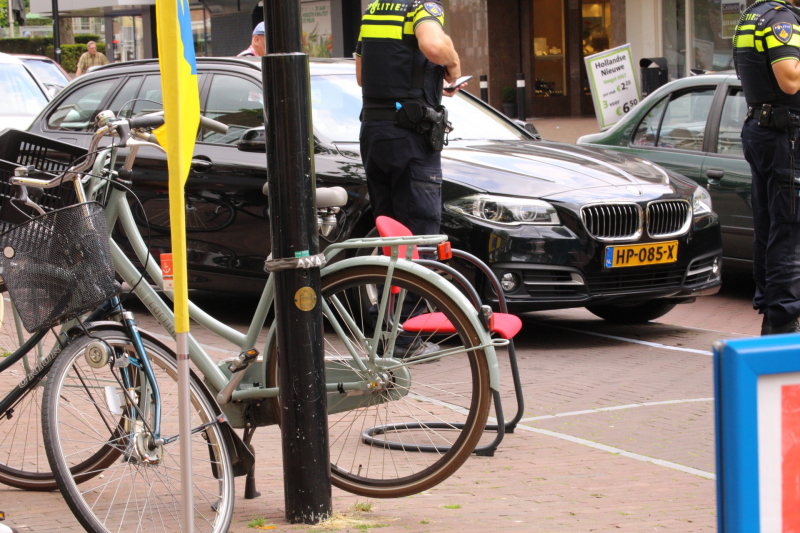 Fietsster gewond na botsing met auto