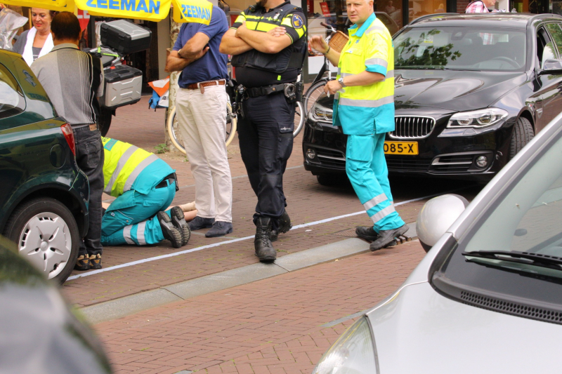 Fietsster gewond na botsing met auto