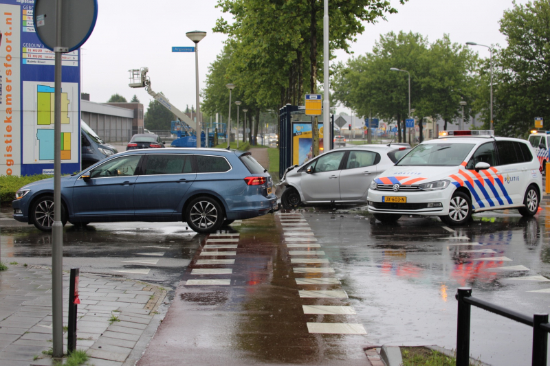 Veel schade bij aanrijding op kruising