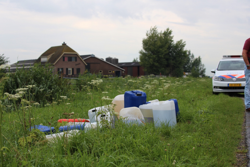 Meerdere plaatsen tientallen vaten gedumpt