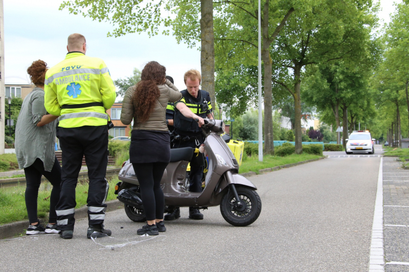 Scooterrijder zonder rijbewijs veroorzaakt ongeval