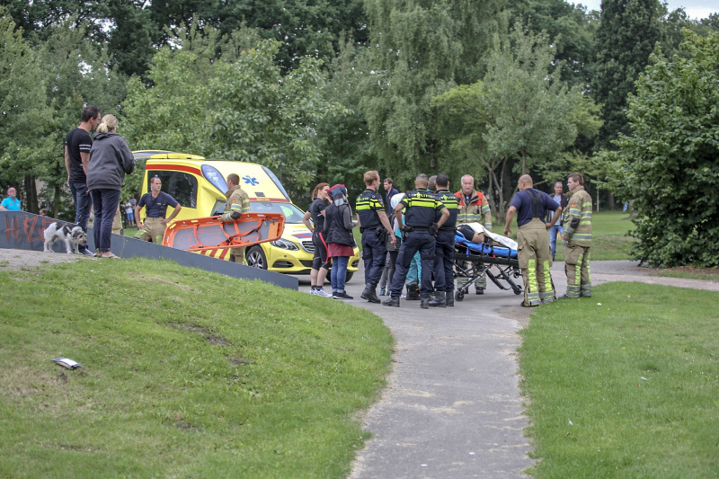 Fietser maakt tuimeling in stuntkuil