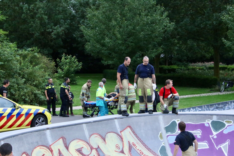 Fietser maakt tuimeling in stuntkuil