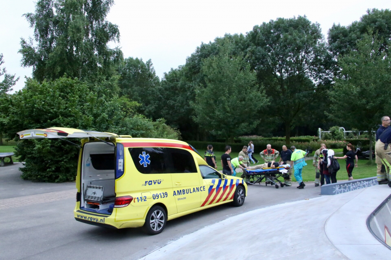 Fietser maakt tuimeling in stuntkuil