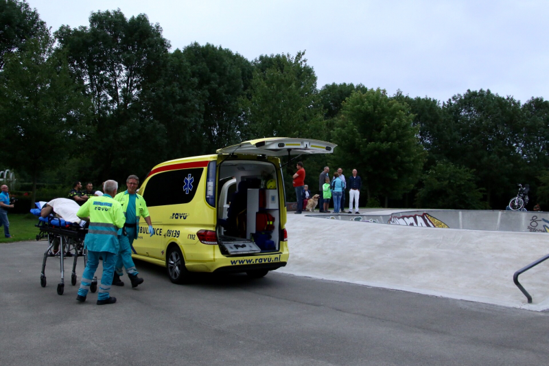 Fietser maakt tuimeling in stuntkuil
