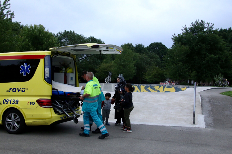 Fietser maakt tuimeling in stuntkuil