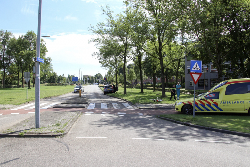 Fietsster knalt tegen portier