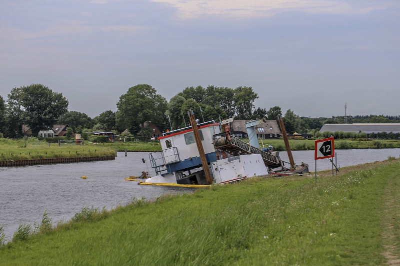 Overslagschip zinkt